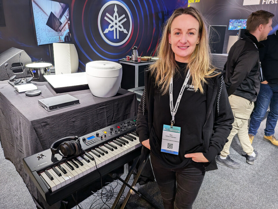 Mari Nyhus Pettersen med scenepianoet Yamaha CP88. Pris: 40.700,- Foto: Stian Sønsteng