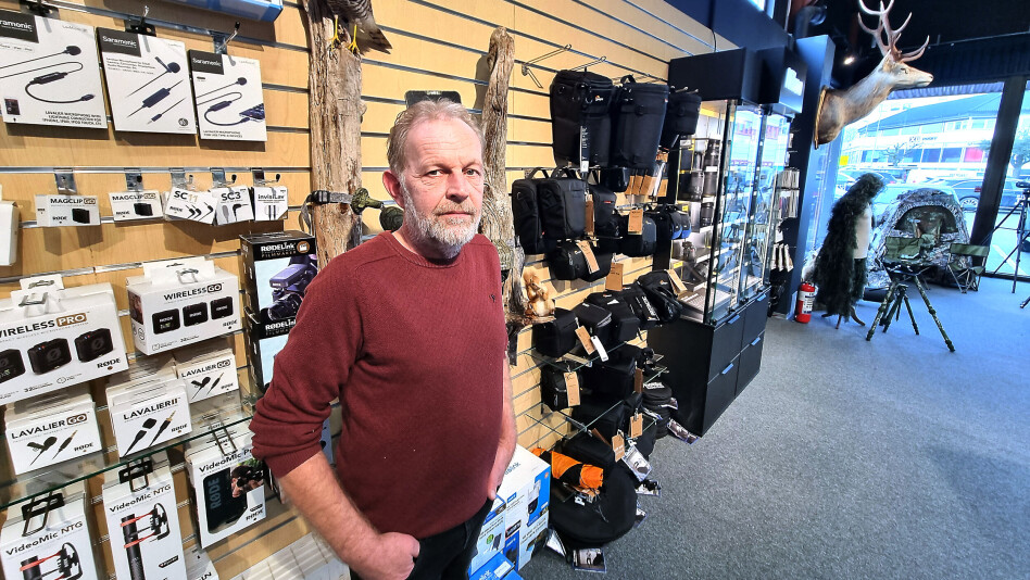 SELGER FOTO TIL HELE LANDET