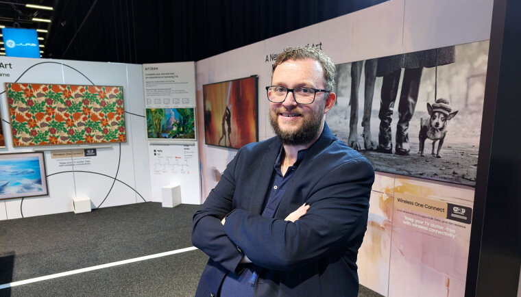 FLERE MATTE KUNSTSKJERMER